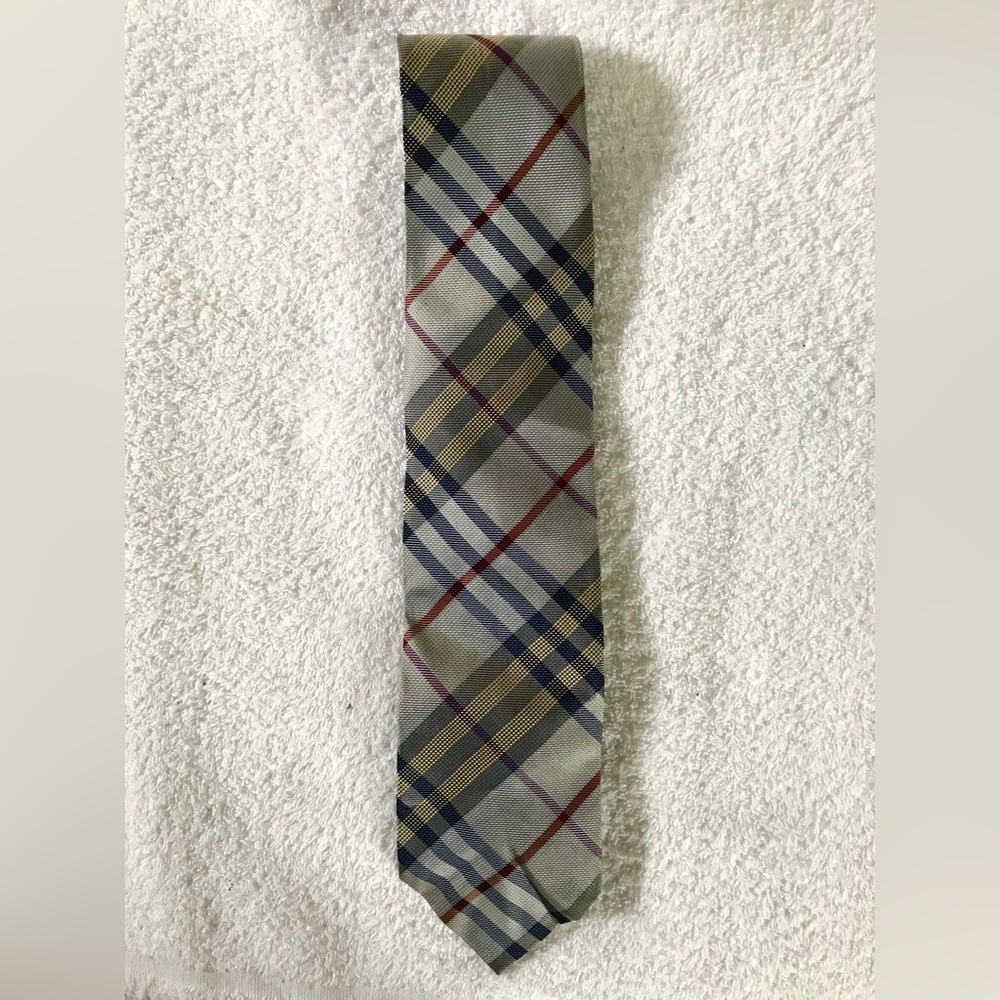 Men’s silk Burberry necktie
